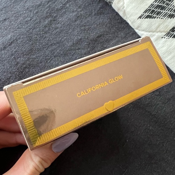 Too Faced Sun Bunny Bronzer - California Glow - Picture 4 of 5